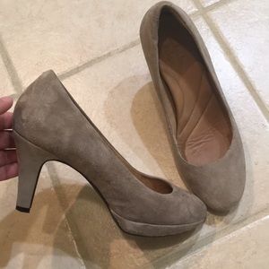 Clark’s Indigo - Suede taupe Platform heels
